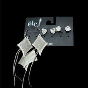 EARRINGS Dangling Rue 21 Clusters Of Rhinestones; Fashion Rhinestones